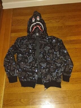 A Bathing Ape BAPE Shark black camo patterned full zip fleece hoodie kids XL (S)